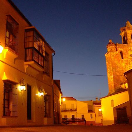 알라니스 Casa Rural Y Restaurante Casa Adriano 게스트하우스 외부 사진