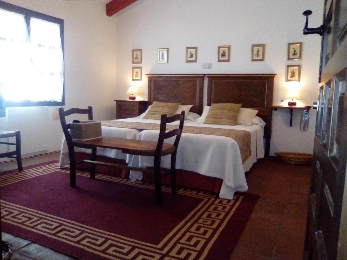 알라니스 Casa Rural Y Restaurante Casa Adriano 게스트하우스 외부 사진