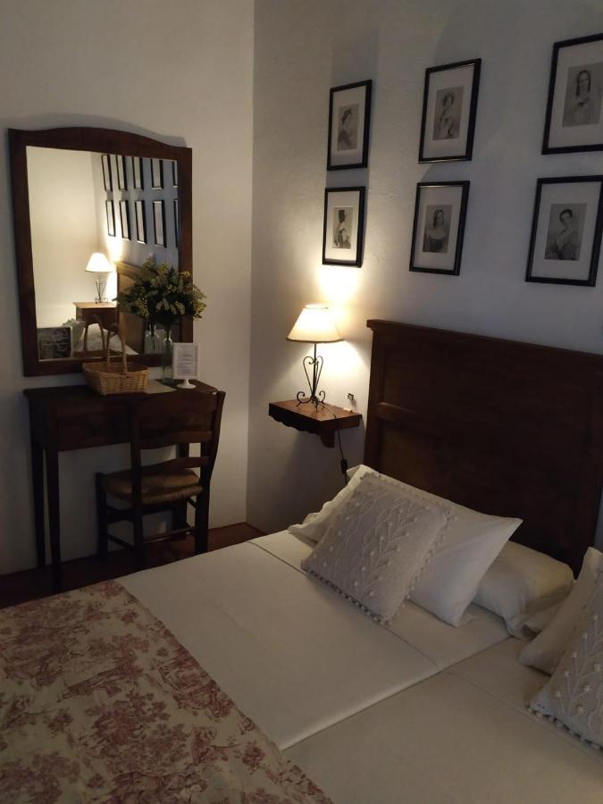 알라니스 Casa Rural Y Restaurante Casa Adriano 게스트하우스 외부 사진