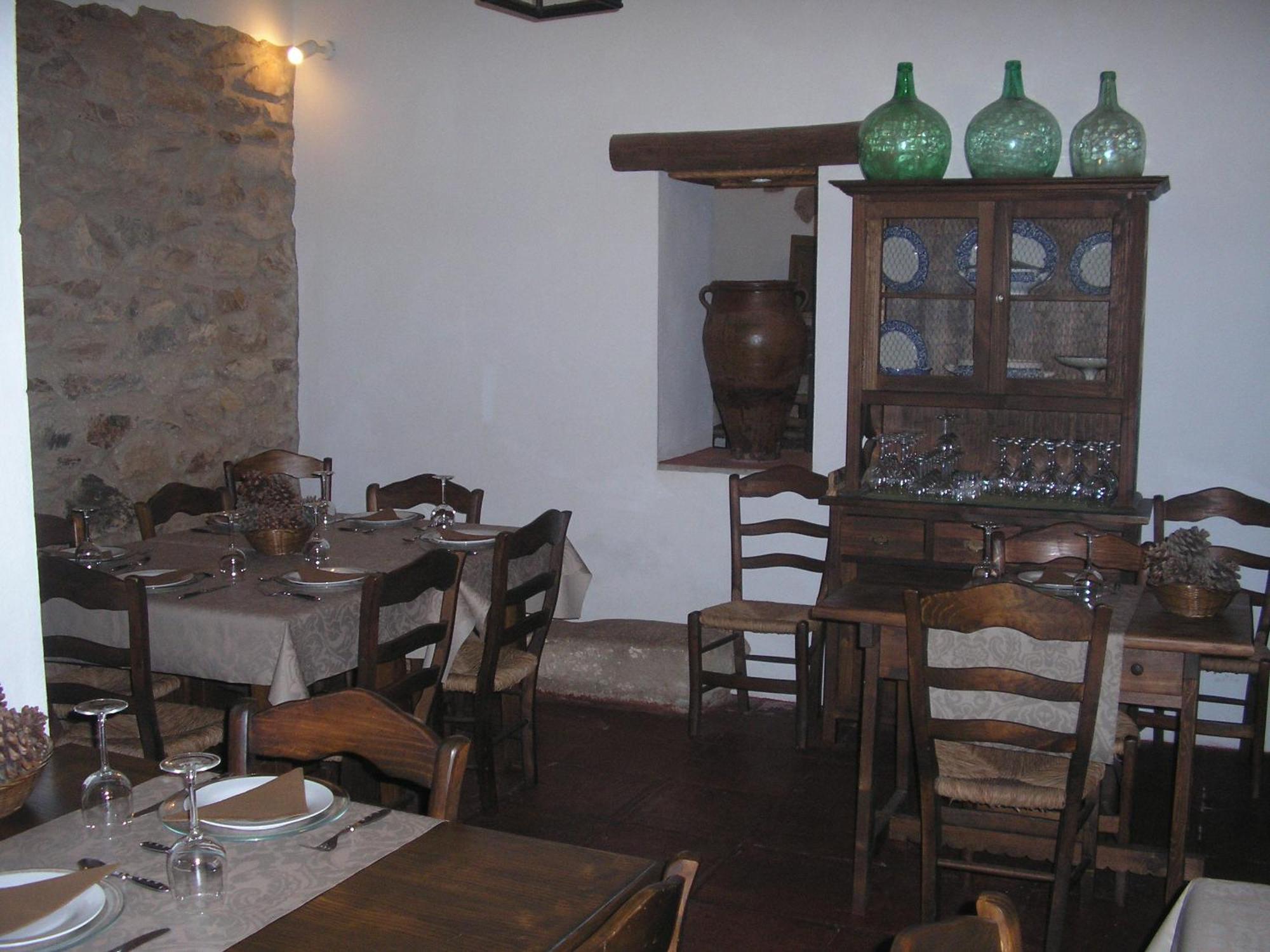 알라니스 Casa Rural Y Restaurante Casa Adriano 게스트하우스 외부 사진
